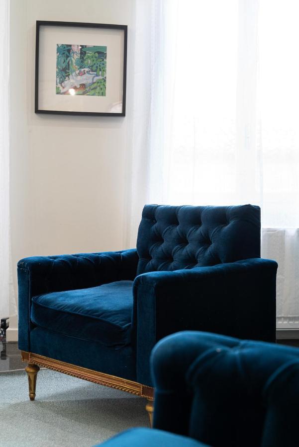 Spacious & Artistic Retro 2Bd Apt With Sauna Athens Exterior photo
