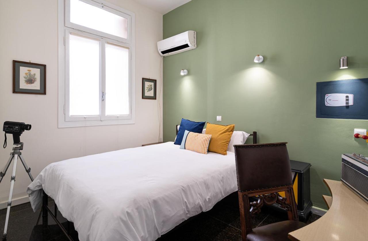 Spacious & Artistic Retro 2Bd Apt With Sauna Athens Exterior photo
