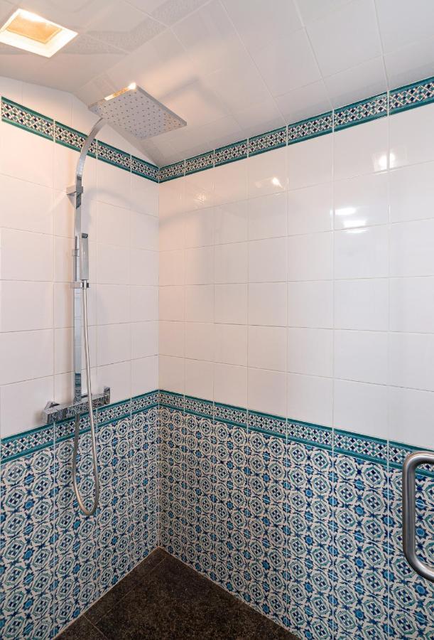 Spacious & Artistic Retro 2Bd Apt With Sauna Athens Exterior photo
