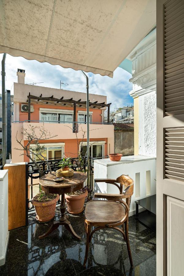 Spacious & Artistic Retro 2Bd Apt With Sauna Athens Exterior photo